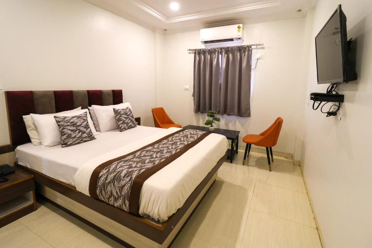 Hotel Jeet Paradise Phaltan Exterior foto