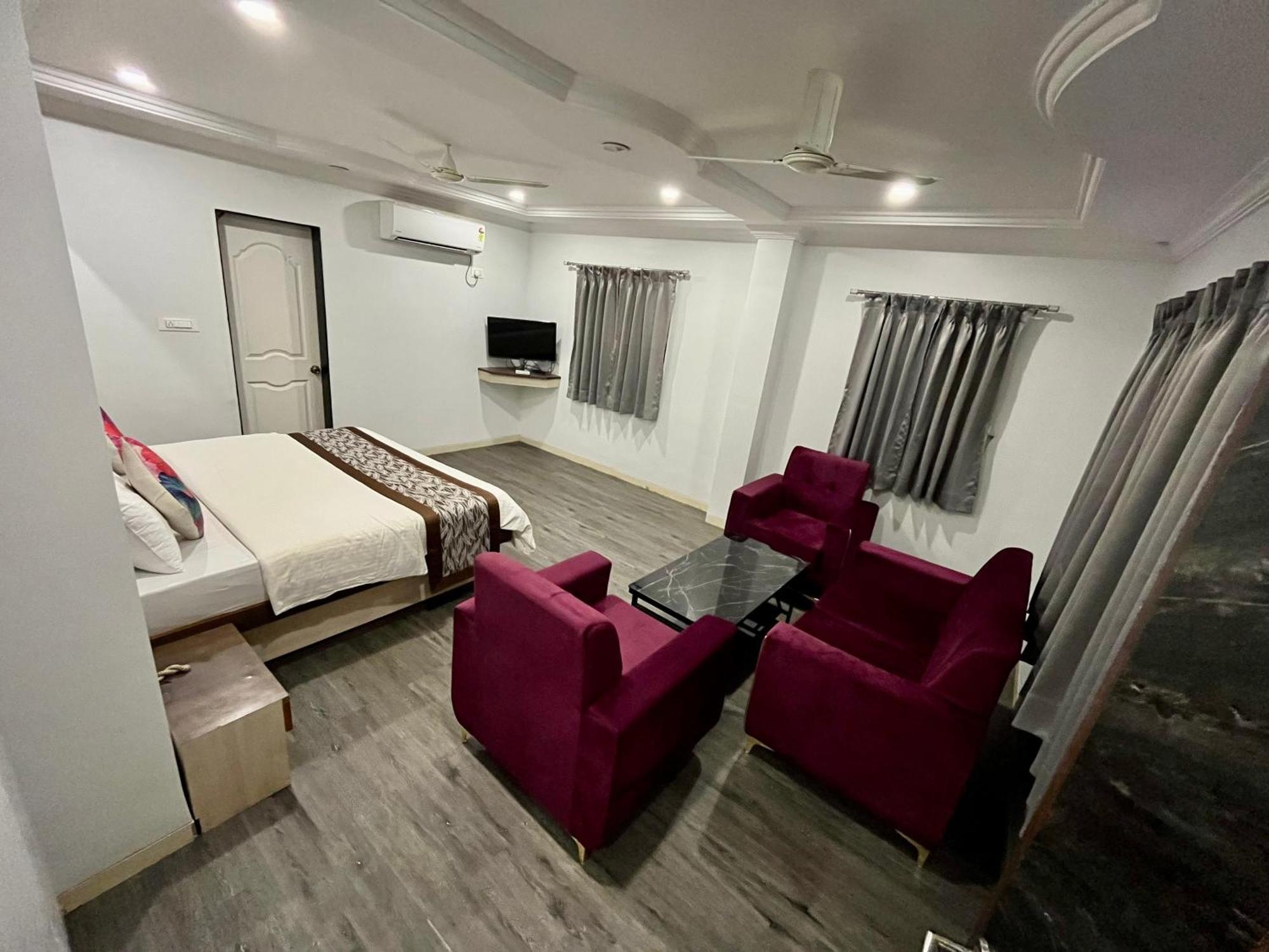 Hotel Jeet Paradise Phaltan Exterior foto